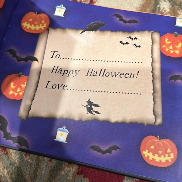 Barnes & Noble a Halloween scare in Pittsburg book - Picture 3 of 5